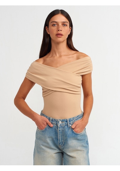 Dilvin Omuzları Açık Büzgülü Bodysuit Bej