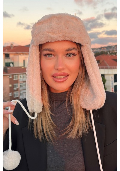 Mollycrush Kadın Bej Suni Kürk Peluş Tüylü Elit Ponponlu Şapka Bere Bej