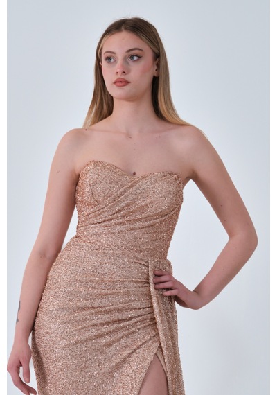 Feminist Gold Taş Boncuk İşlemeli Yırtmaçlı Straplez Abiye 9705300.122