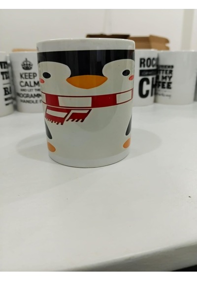 Penguen Kupa - Sevimli Atkılı Penguen Seramik Bardak Eğlenceli Hediye 325ml Beyaz - Çok Renkli