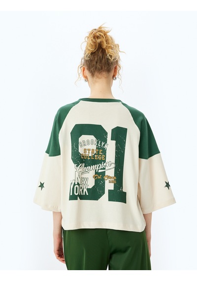 Koton Arkası Baskılı Oversize V Yaka Crop Kolej Tişört Bej 5sal10363ık Ekru Koton Arkası Baskılı Oversize V Yaka Crop Kolej Tişört Bej 5sal10363ık Ekru
