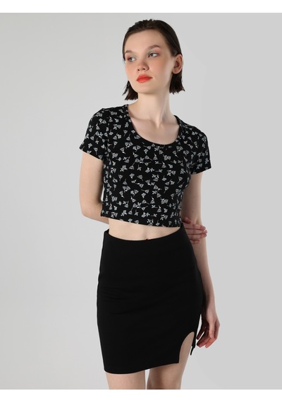 Colins Slim Fit Yuvarlak Yaka Çiçekli Kadın Lacivert Kısa Kol Tişört Cl1063448 Q1.v2 Nav Lacivert