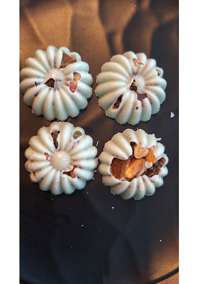 Çiçek Spesiyal Karamel Çikolatalı Hediyelik Çikolata 250 Gr