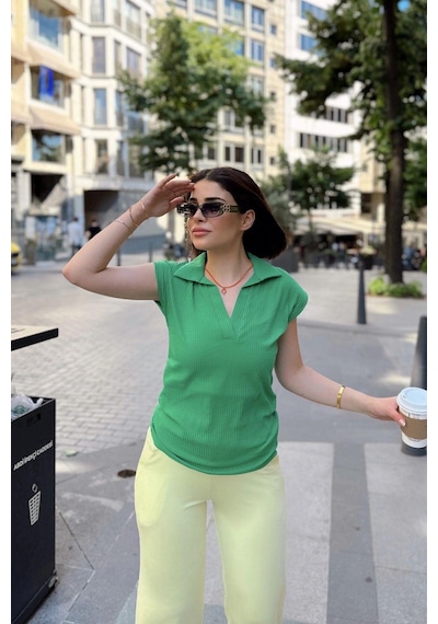 Yeşil Polo Yaka, Kısa Kol, Fitilli Kaşkorşe Kumaş, Basic Kalıp/kesim, Spor Ve Günlük Bluz & T-shirt Benetton Yeşili
