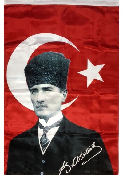 Kalpaklı Atatürk İmzalı Poster Bayrak 50 x 75 CM