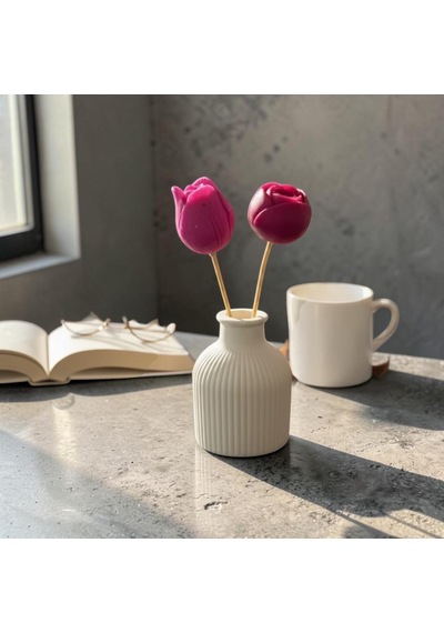 Çizgili Dekoratif Vazo İçerisinde Gül Ve Lale Mum - 3 Lü Set Pinterest Vazo Beyaz