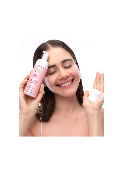 Tr Canlandırıcı Yüz Temizleme Köpüğü - Gül, Aloe Vera Ve Hyalüronik Asit