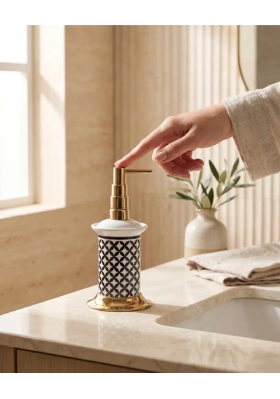 Geometrik Siyah Beyaz Set Üstü Sıvı Sabunluk Renkli