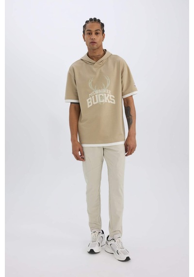 DeFactoFit NBA Milwaukee Bucks Oversize Geniş Kalıp Kapüşonlu Sırt Baskılı Kısa Kollu Tişört D6708AX25SPBG769