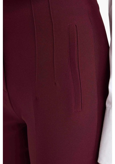 DeFacto Carrot Fit Crop Klasik Kumaş Pantolon Fermuarlı Yüksek Bel Basic Düz Dar Paça C2466AX25SPBR171 DeFacto Carrot Fit Crop Klasik Kumaş Pantolon Fermuarlı Yüksek Bel Basic Düz Dar Paça C2466AX25SPBR171