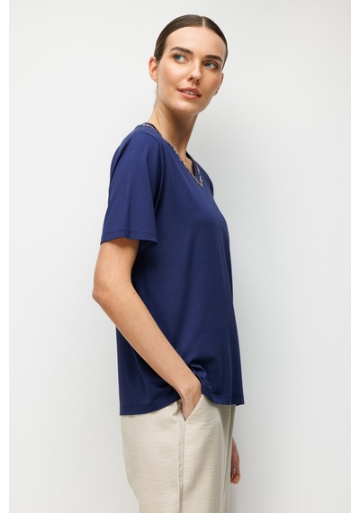 Kadın V Yaka Yaka Kenarı İşlemeli Penye T-shirt Lacivert Lacivert Kadın V Yaka Yaka Kenarı İşlemeli Penye T-shirt Lacivert Lacivert