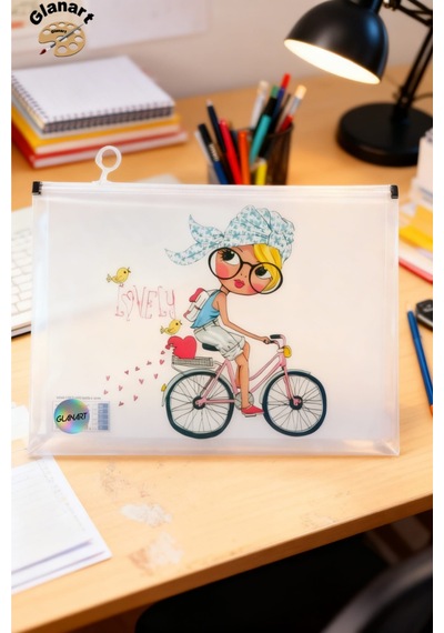 Sunum Proje Dosyası Klips Fermuarlı A4 Boy Ödev Dosyası Bisikletli Kız Desenli 32,5x24,5 Cm 1 Adet Şeffaf