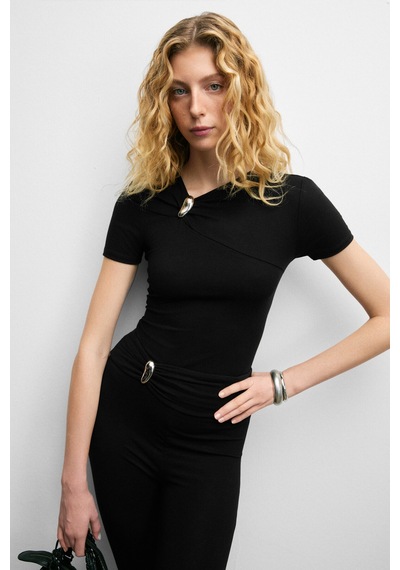 Grımelange Fasley Kadın Yumuşak Ve Esnek Kumaşlı Toka Detaylı Slim Fit Siyah Bluz Siyah Grımelange Fasley Kadın Yumuşak Ve Esnek Kumaşlı Toka Detaylı Slim Fit Siyah Bluz Siyah