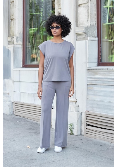 Jument Kadın Modal İpeksi Likralı Kumaş Geniş Sıfır Yaka Düşük Omuzlu T-shirt Bluz-antrasit Antrasit Jument Kadın Modal İpeksi Likralı Kumaş Geniş Sıfır Yaka Düşük Omuzlu T-shirt Bluz-antrasit Antrasit
