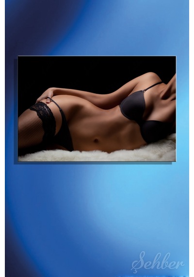 Siyah File Çoraplı Bikinili Kadın Model Renkli Fotoğraf Yatay Kanvas Tablo Tekli Ev Kafe Ofis 3145