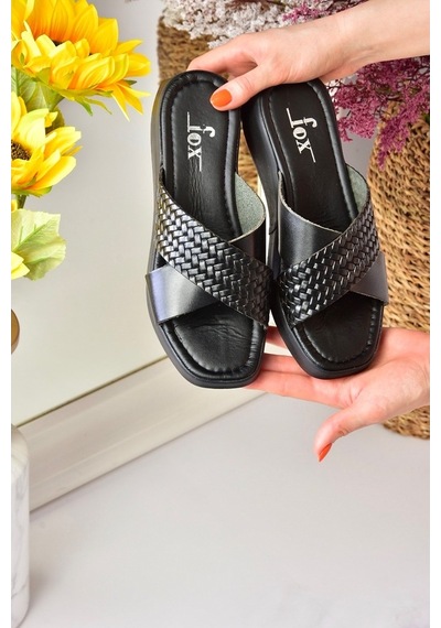 Fox Shoes Siyah Hakiki Deri Çapraz Bantlı Kadın Terlik M291049903
