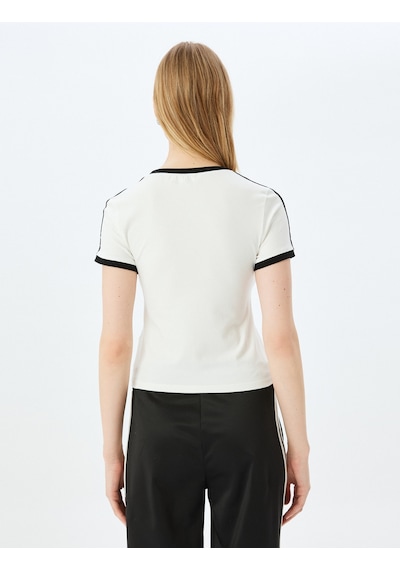 Koton Bisiklet Yaka Kısa Kollu Biyeli Kolej Baskılı Slim Fit Tişört Ekru 5sal10162ık Ekru