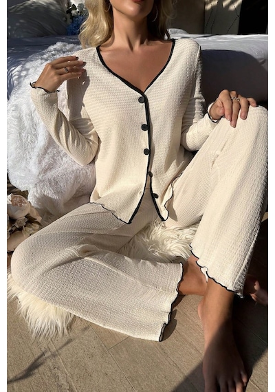 İkikareshop Kadın Beyaz Örme Kumaş V Yaka Düğmeli Rahat Şık Pijama Takımı Çok Renkli