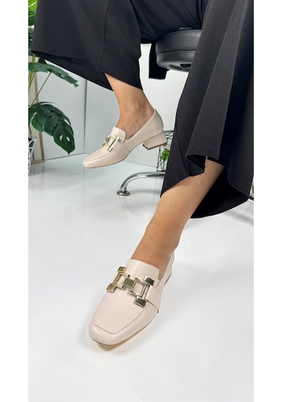 Günlük Kadın Loafer Topuklu Toka Ve Dikiş Detaylı Bağcıklı Küt Burunlu Ayakkabı 700 Bej Günlük Kadın Loafer Topuklu Toka Ve Dikiş Detaylı Bağcıklı Küt Burunlu Ayakkabı 700 Bej