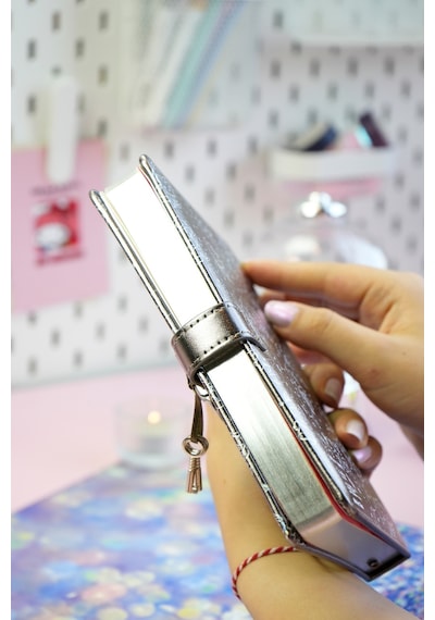 Victoria's Journals Hello Kitty Hush Hush Kilitli Çizgili Defter – 160 Yaprak, Kutulu, Özel Tasarım