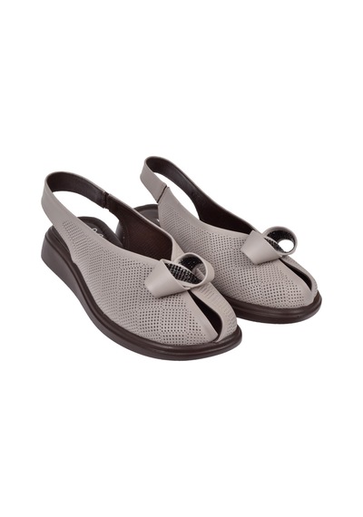 Beety Hakiki Deri Burnu Kapalı Delikli Kadın Sandalet Bee-12513 Silver Gümüş Beety Hakiki Deri Burnu Kapalı Delikli Kadın Sandalet Bee-12513 Silver Gümüş