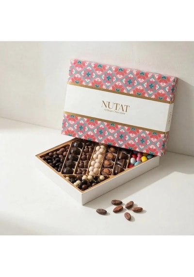 Nutat 580gr Mega Spesiyal Hediye Kutusu - Dubai, Hurma Ve Karışık Gurme Draje Seçkisi/geleneksel Motif