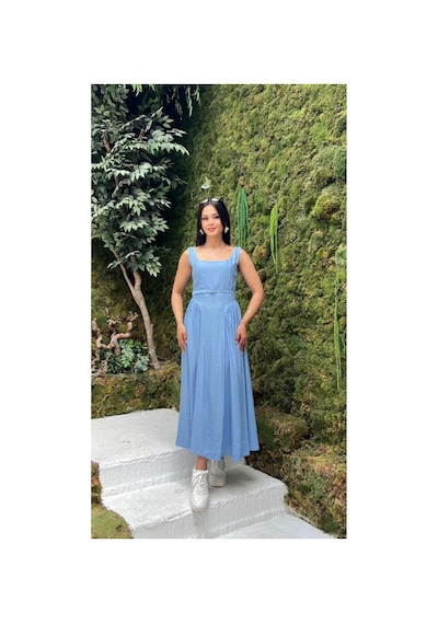 Moda Banuş Çilek Kumaş Kemer Detaylı Midi Boy Mavi Elbise