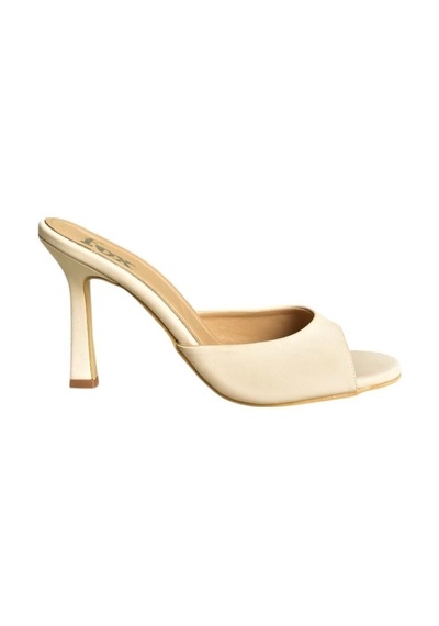 Fox Shoes U997062804 Bej Kumaş İnce Topuklu Kadın Terlik Bej