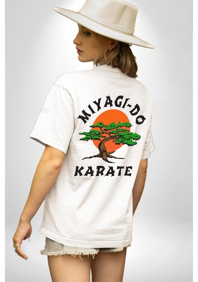 Miyagi-do Karete Çocuk Logo Dizi Bonzai Ağaç Beyaz Oversize Unisex Ön Ve Sırt Baskılı Tişört Beyaz Miyagi-do Karete Çocuk Logo Dizi Bonzai Ağaç Beyaz Oversize Unisex Ön Ve Sırt Baskılı Tişört Beyaz