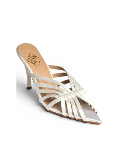 Fox Shoes Y752132704 Bej Saten Kumaş İnce Topuklu Kadın Terlik