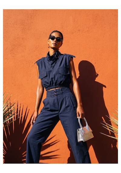 Fashion Cocktail Urban Metal Çift Tokalı Apoletli Büzgülü Bel Crop Dik Yaka Yüksek Bel Ve Kargo Cepli Baharlık Mevsimli Utilitarian Takım Lacivert Fashion Cocktail Urban Metal Çift Tokalı Apoletli Büzgülü Bel Crop Dik Yaka Yüksek Bel Ve Kargo Cepli Baharlık Mevsimli Utilitarian Takım Lacivert