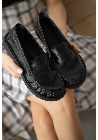 Selin Shoes Livo Kalın Ve Düz Taban Klasik Kadın Ayakkabı- Siyah Rugan