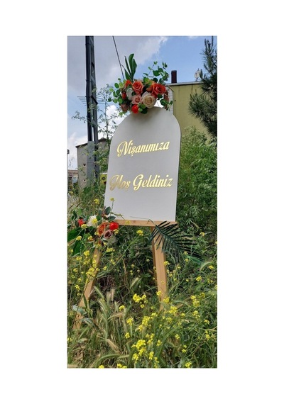Kişiye Özel Ahşap Mdf Üzerine Gold Pleksi Nişanımıza Hoş Geldiniz Yazılı Karşılama Panosu Altın