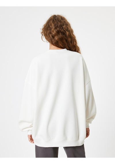 Koton Oversize Sweatshirt Bisiklet Yaka Kolej Baskılı Uzun Kollu Şardonlu Ekru 5wal10090ık Ekru Koton Oversize Sweatshirt Bisiklet Yaka Kolej Baskılı Uzun Kollu Şardonlu Ekru 5wal10090ık Ekru