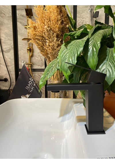 İsaoğlu Yapı Mat Siyah Lavabo Bataryası Kare Slim Tasarım Siyah Banyo Armatürü Siyah