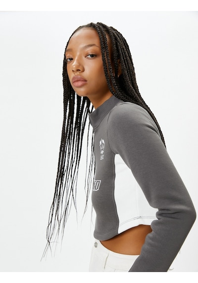 Koton Yarım Fermuarlı Crop Sweatshirt Dik Yaka Renk Bloklu Baskılı Dar Kalıp Gri 4wal10625ık Gri Koton Yarım Fermuarlı Crop Sweatshirt Dik Yaka Renk Bloklu Baskılı Dar Kalıp Gri 4wal10625ık Gri