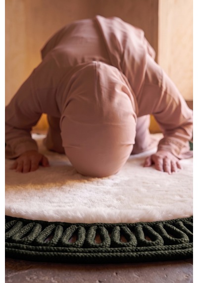 Merplush Mihraplı Peluş Seccade 75x130 Cm Süet Taban Yıkanabilir Yumuşak Namaz Halısı Krem - Haki