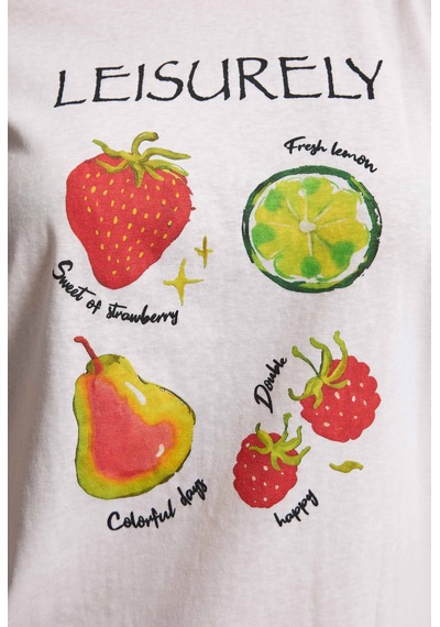 it's basic Kadın Beyaz Meyve Baskılı Bol Kesim Tasarım T-shirt