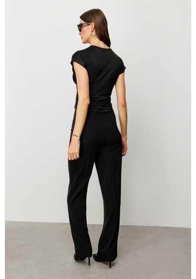 On Minimalist V Yaka Crop Bluz - Kısa Kol - Günlük Siyah