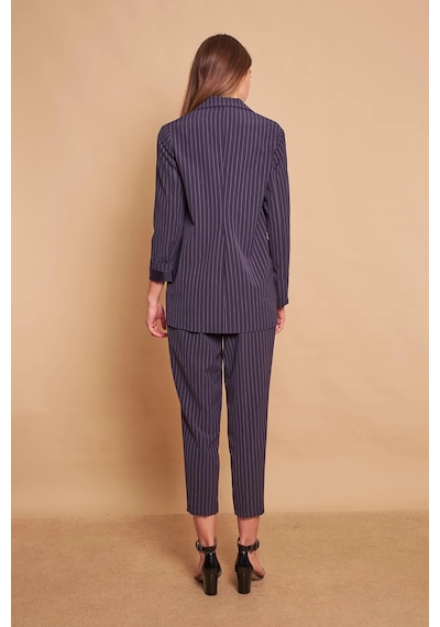 Ekoseli Yakalı Kolu Katlamalı Cep Kapaklı Boyfriend Hafif Likralı Kumaş Blazer Ceket-lacivert Çizgi Lacivert Ç. Ekoseli Yakalı Kolu Katlamalı Cep Kapaklı Boyfriend Hafif Likralı Kumaş Blazer Ceket-lacivert Çizgi Lacivert Ç.
