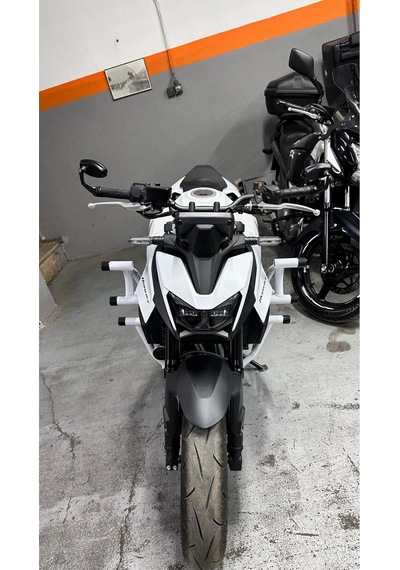 Hornet 750 Ön Koruma Demiri Beyaz