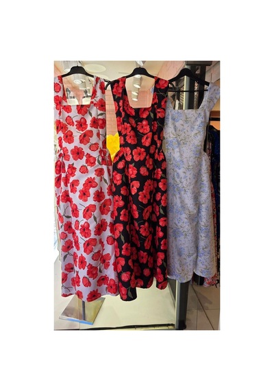 Moda Banuş Beyaz Gelincik Çiçeği Desenli Ekru Elbise Dar Kalıp