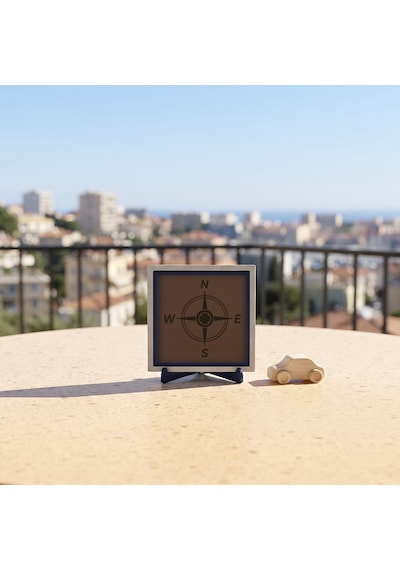 Compass Tasarımlı Modern Dekoratif Obje, Seyahat Tutkunları İçin Şık Bir Parça 10x10 Cm