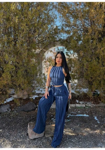 Evoa Kadın Lacivert Halter Yaka Crop & Bol Paça Pantolon Fırfır Detaylı Gagari Takım Lacivert Lacivert