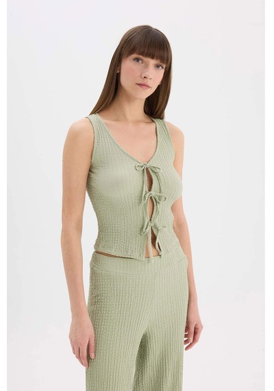 Defacto - Slim Fit Dar Kesim V Yaka Önden Bağlamalı Bürümcük Kolsuz Bluz D3568AX24AU Yeşil Defacto - Slim Fit Dar Kesim V Yaka Önden Bağlamalı Bürümcük Kolsuz Bluz D3568AX24AU Yeşil