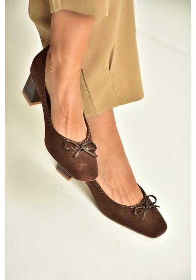 Fox Shoes Z820036602 Kahverengi Süet Kalın Topuklu Kadın Ayakkabı