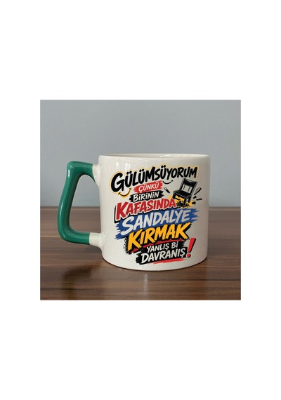 Gülümsüyorum Çünkü İnsanların Kafasında Mor Kulplu Prime Mizahi Hediyesi Bardak Kupa Fincan Mug Yeşil Kulp