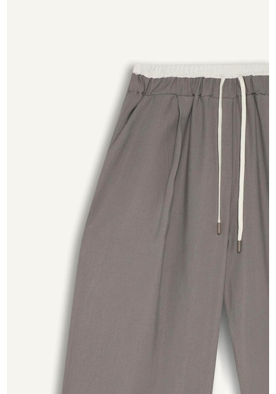 Defacto Baggy Fıt Çift Cepli Normal Bel Standart Boy Akışkan Kumaş Pantolon G2870AX25AU