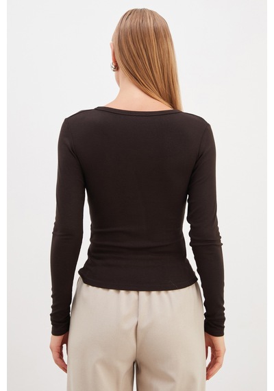 Fullamoda Önü Çıtçıtlı Ribanalı Slim Fit Bluz Kahve