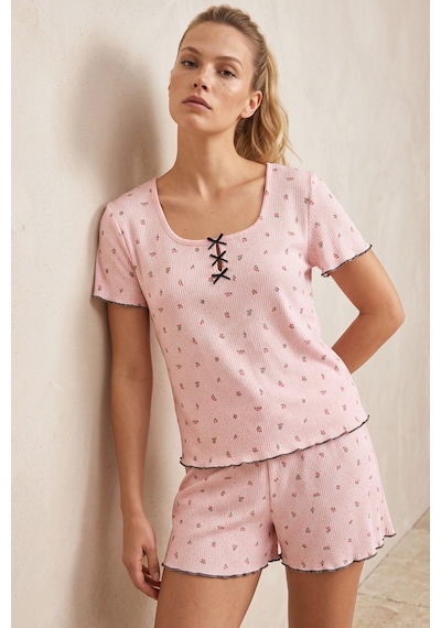 Siyah İnci Fiyonklu Pointelli Örme Şortlu Pijama Takımı 26120260 Pembe Çiçek Siyah İnci Fiyonklu Pointelli Örme Şortlu Pijama Takımı 26120260 Pembe Çiçek